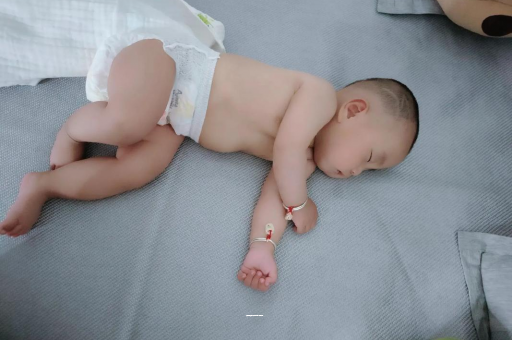 南京孕妇肚子一跳一跳